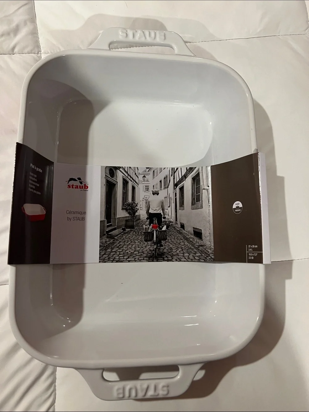 Staub White Ceramic gratin dish with Integrated Handles 10.5x7.5 2.5 qt